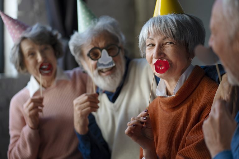 Beschäftigung für Senior:innen: 10 Ideen für den Zeitvertreib.